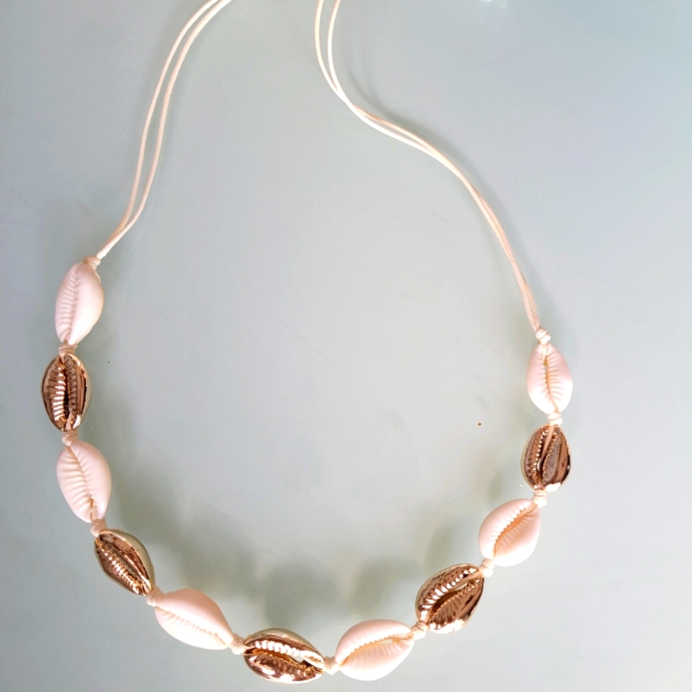 Coquillage necklace